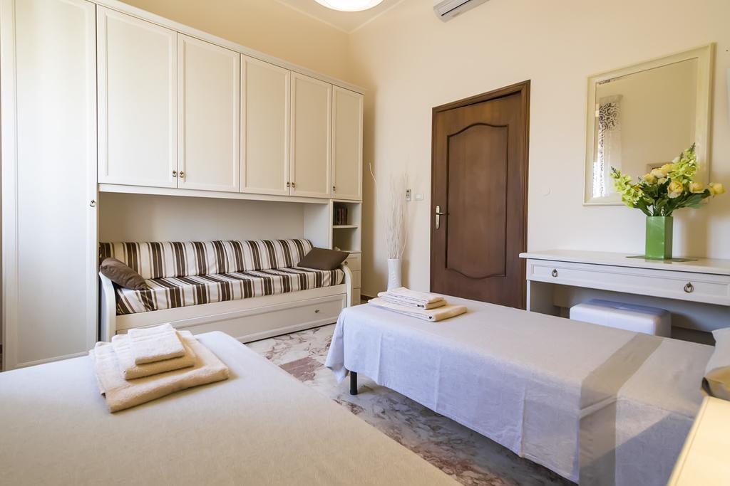 Villa Lazzari B&B Tra I Due Mari 马利耶 外观 照片